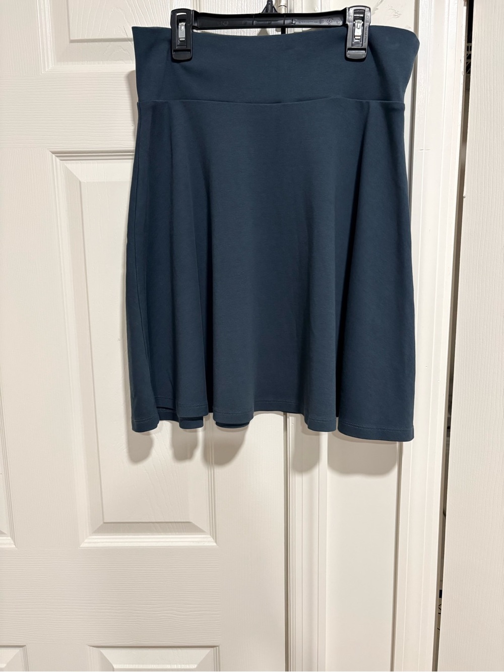 Olive &Tuesday Women’s grey/ blue circle skirt size large in great condition